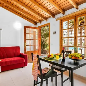 101 Bright, Pool View And Air Conditioning Apartment